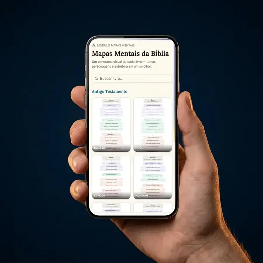 Mão segurando celular com os Mapas Mentais da Bíblia no app Bíblia Fácil